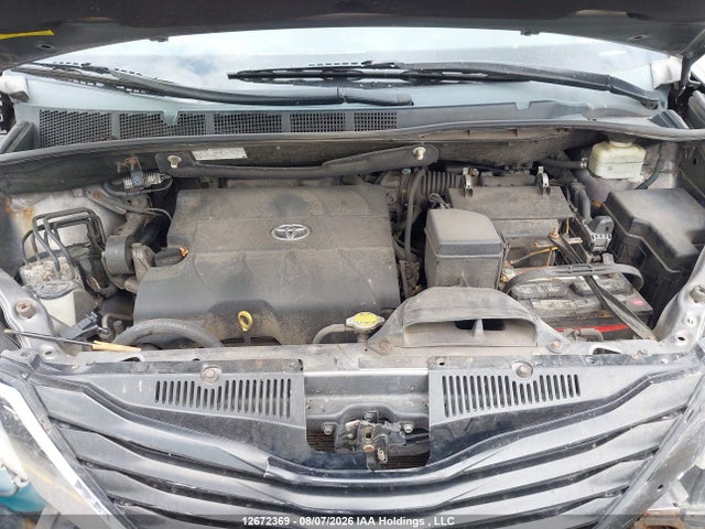 12672369 :رقم المزاد ، 5TDKK3DC6ES516926 vin ، 2014 Toyota Sienna Le 8 Passenger مزاد بيع