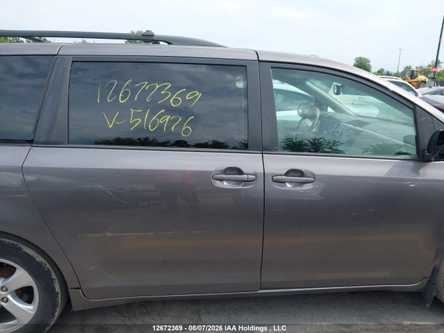 12672369 :رقم المزاد ، 5TDKK3DC6ES516926 vin ، 2014 Toyota Sienna Le 8 Passenger مزاد بيع
