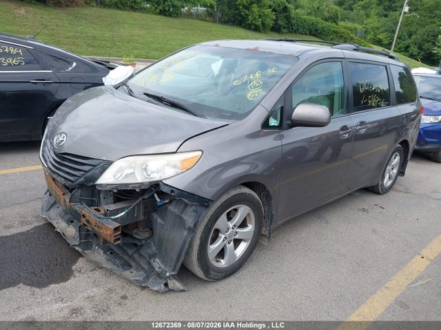 12672369 :رقم المزاد ، 5TDKK3DC6ES516926 vin ، 2014 Toyota Sienna Le 8 Passenger مزاد بيع