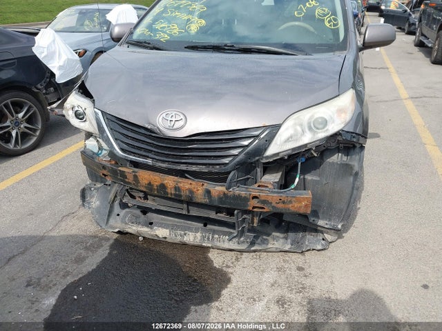 12672369 :رقم المزاد ، 5TDKK3DC6ES516926 vin ، 2014 Toyota Sienna Le 8 Passenger مزاد بيع