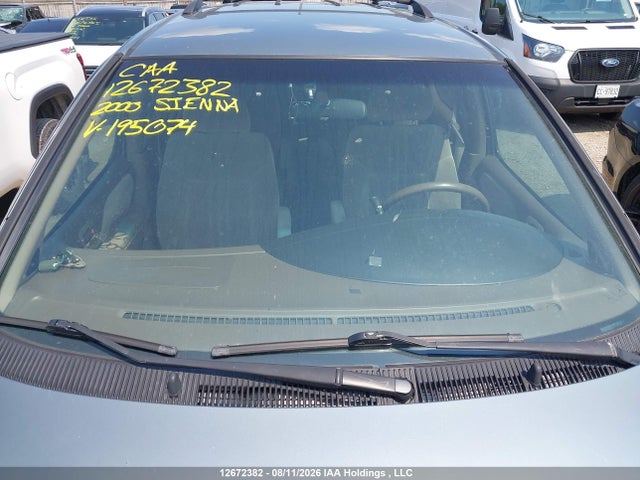 12672382 :رقم المزاد ، 4T3ZF13C2YU195074 vin ، 2000 Toyota Sienna Le/xle مزاد بيع
