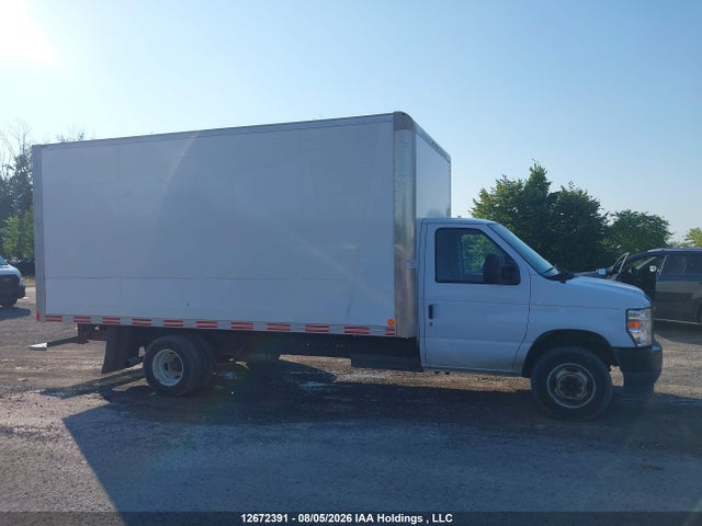 Ford Econoline E450 Super Duty Cutaway Van 2024 1FDXE4FN0RDD15103 Image 13