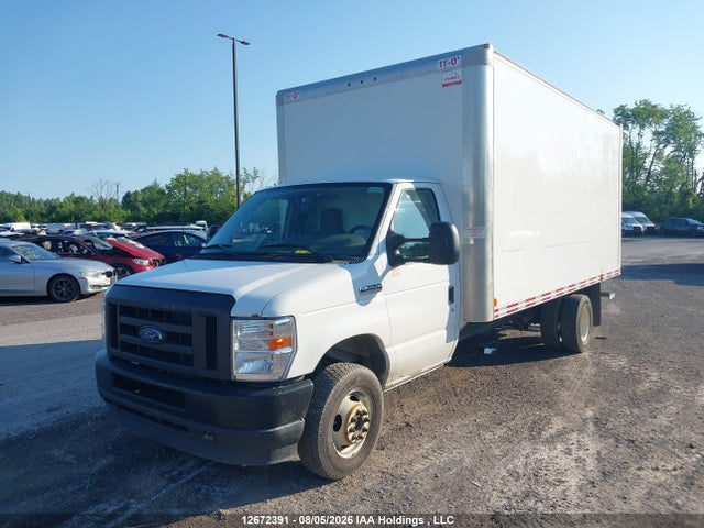 Ford Econoline E450 Super Duty Cutaway Van 2024 1FDXE4FN0RDD15103 Image 2