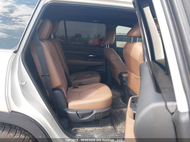 5TDADAB57RS008243 Toyota Grand Highlander