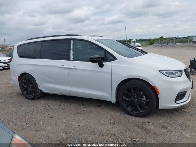 Chrysler Pacifica Limited 2025 2C4RC1GGXSR582303 Image 14