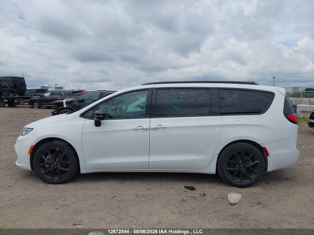 Chrysler Pacifica Limited 2025 2C4RC1GGXSR582303 Image 15