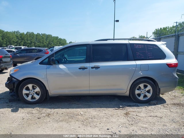 5TDZK3DC5FS567947 Toyota Sienna 7 Passenger