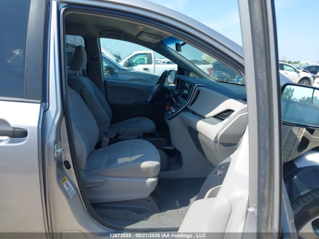 5TDZK3DC5FS567947 Toyota Sienna 7 Passenger