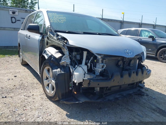 5TDZK3DC5FS567947 Toyota Sienna 7 Passenger