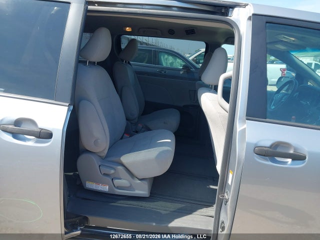 5TDZK3DC5FS567947 Toyota Sienna 7 Passenger