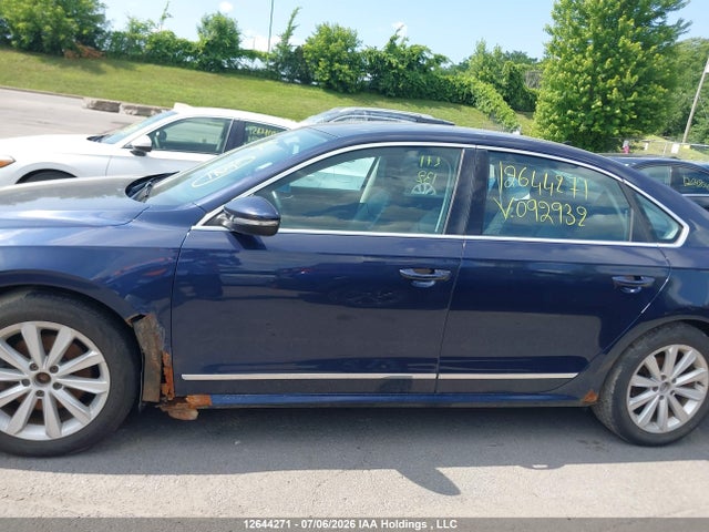 2012 Volkswagen Passat 2.5l Highline მანქანა იყიდება აუქციონზე, vin: 1VWCH7A32CC092932, აუქციონის ნომერი: 12644271