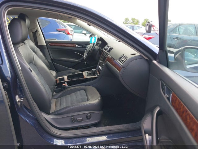 2012 Volkswagen Passat 2.5l Highline მანქანა იყიდება აუქციონზე, vin: 1VWCH7A32CC092932, აუქციონის ნომერი: 12644271