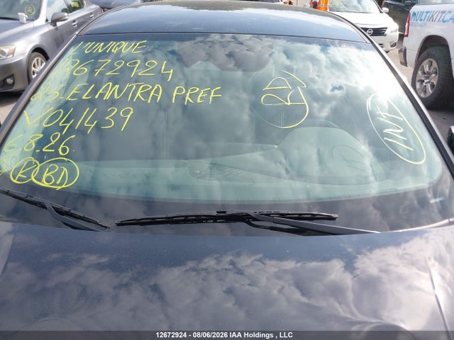 KMHLM4DG5SU041439 Hyundai Elantra Preferred