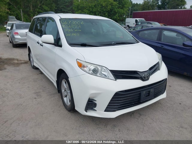 Toyota Sienna 7-passenger 2018 5TDZZ3DC4JS932882 main image