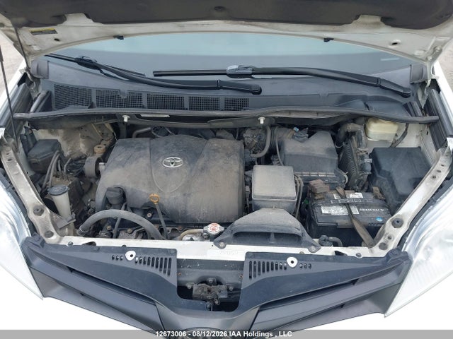 Toyota Sienna 7-passenger 2018 5TDZZ3DC4JS932882 Image 10