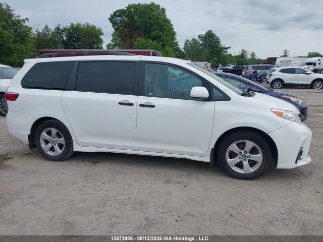 Toyota Sienna 7-passenger 2018 5TDZZ3DC4JS932882 Image 13