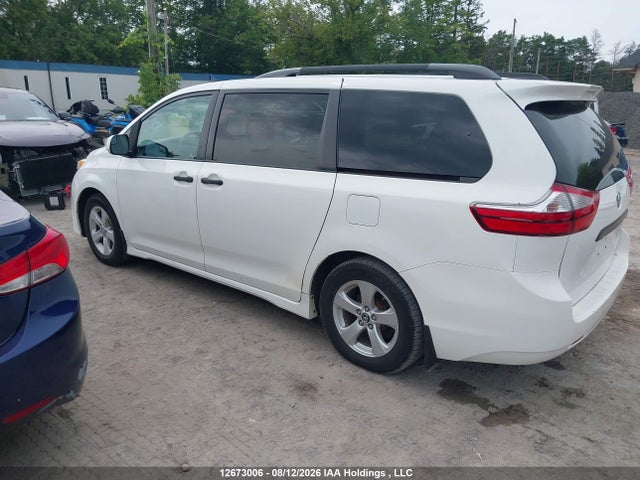 Toyota Sienna 7-passenger 2018 5TDZZ3DC4JS932882 Image 14