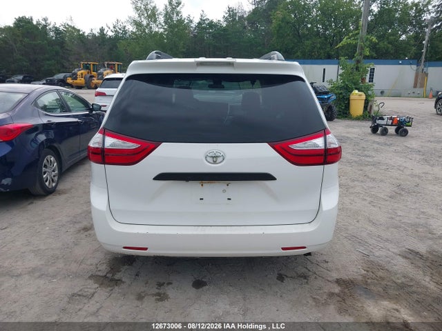 Toyota Sienna 7-passenger 2018 5TDZZ3DC4JS932882 Image 16