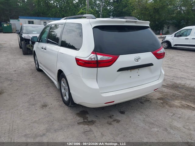 Toyota Sienna 7-passenger 2018 5TDZZ3DC4JS932882 Image 3