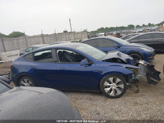 Tesla Model Y 2023 LRWYGDEE6PC105139 Image 13
