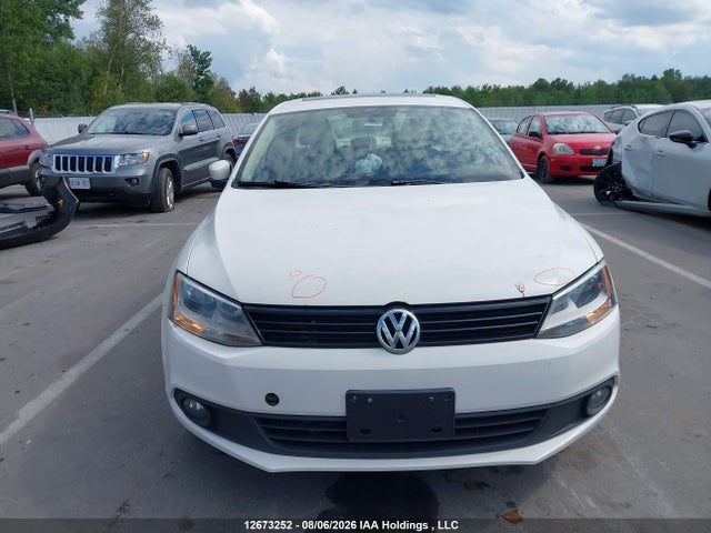 2013 Volkswagen Jetta 2.5l Comfortline/2.5l Sportline მანქანა იყიდება აუქციონზე, vin: 3VWDX7AJ7DM423168, აუქციონის ნომერი: 12673252