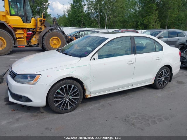 2013 Volkswagen Jetta 2.5l Comfortline/2.5l Sportline მანქანა იყიდება აუქციონზე, vin: 3VWDX7AJ7DM423168, აუქციონის ნომერი: 12673252
