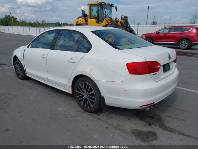 2013 Volkswagen Jetta 2.5l Comfortline/2.5l Sportline მანქანა იყიდება აუქციონზე, vin: 3VWDX7AJ7DM423168, აუქციონის ნომერი: 12673252