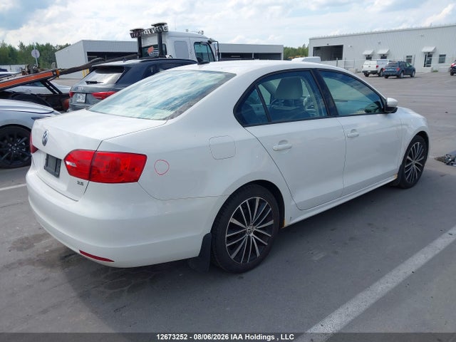 2013 Volkswagen Jetta 2.5l Comfortline/2.5l Sportline მანქანა იყიდება აუქციონზე, vin: 3VWDX7AJ7DM423168, აუქციონის ნომერი: 12673252