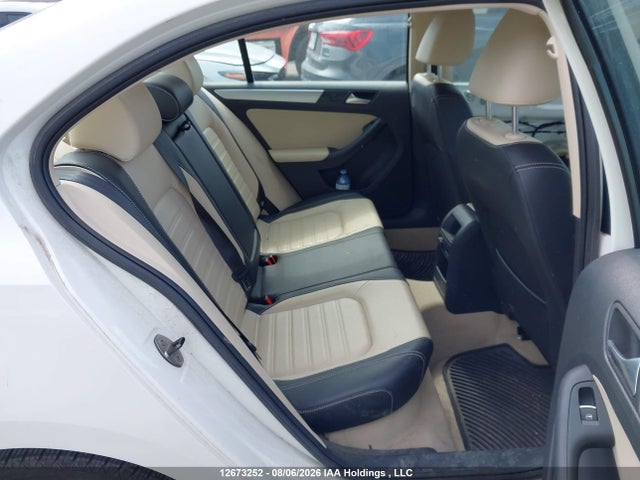 2013 Volkswagen Jetta 2.5l Comfortline/2.5l Sportline მანქანა იყიდება აუქციონზე, vin: 3VWDX7AJ7DM423168, აუქციონის ნომერი: 12673252