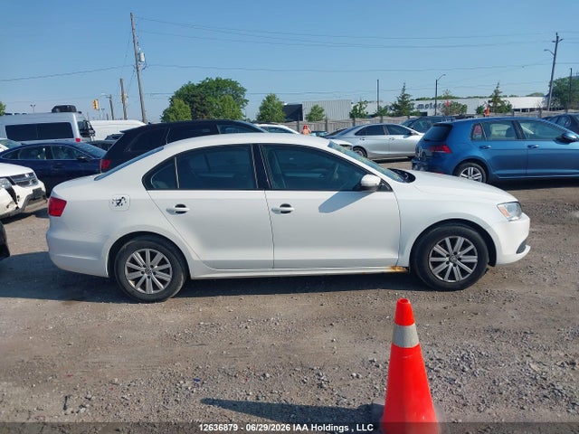 2013 Volkswagen Jetta 2.0l Comfortline მანქანა იყიდება აუქციონზე, vin: 3VWDK7AJ6DM379792, აუქციონის ნომერი: 12636879