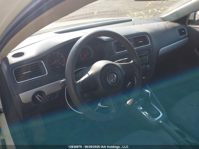 2013 Volkswagen Jetta 2.0l Comfortline მანქანა იყიდება აუქციონზე, vin: 3VWDK7AJ6DM379792, აუქციონის ნომერი: 12636879