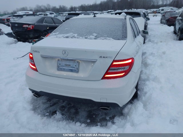 2012 Mercedes-benz C 250 4matic მანქანა იყიდება აუქციონზე, vin: WDDGF8FB4CF931600, აუქციონის ნომერი: 12474847