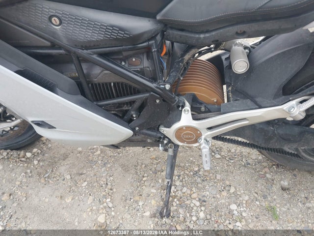 2022 Zero Motorcycles Inc Sr/s მანქანა იყიდება აუქციონზე, vin: 538ZFEZ75NCL21385, აუქციონის ნომერი: 12673357