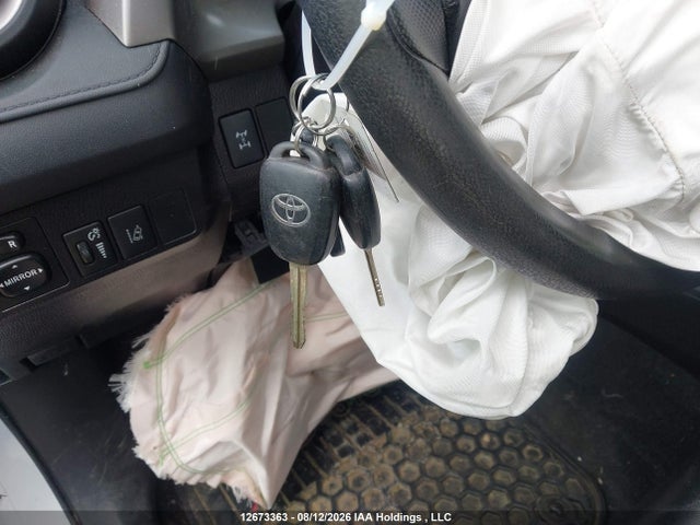 Toyota RAV4 LE 2018 2T3BFREV8JW827399 Image 11