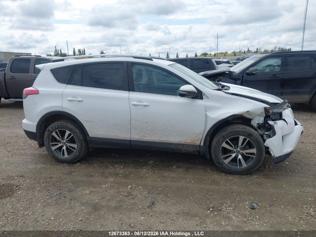 Toyota RAV4 LE 2018 2T3BFREV8JW827399 Image 13