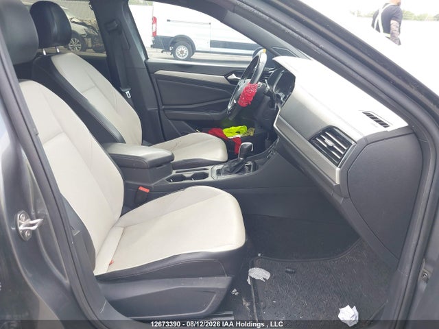 3VWE57BU2KM011563 Volkswagen Jetta 1.4 Tsi Highline