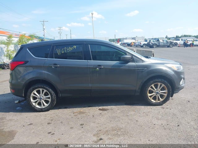 1FMCU9GD5KUA00131 Ford ESCAPE SE
