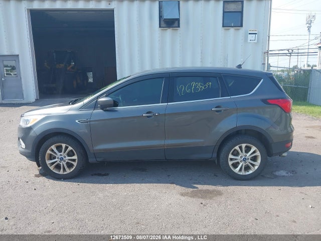 1FMCU9GD5KUA00131 Ford ESCAPE SE
