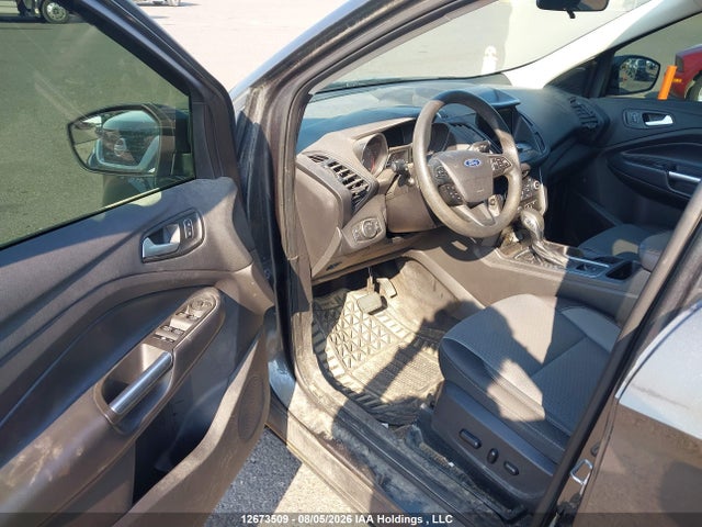 1FMCU9GD5KUA00131 Ford ESCAPE SE