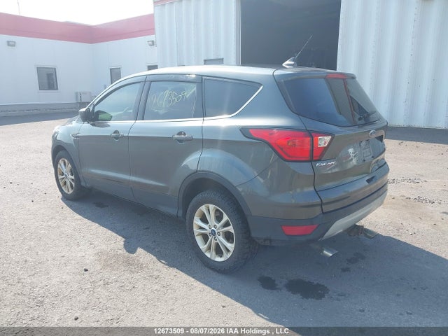 1FMCU9GD5KUA00131 Ford ESCAPE SE