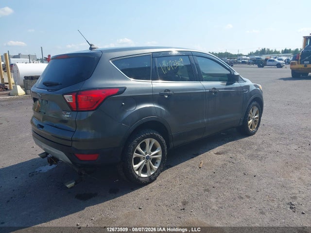 1FMCU9GD5KUA00131 Ford ESCAPE SE