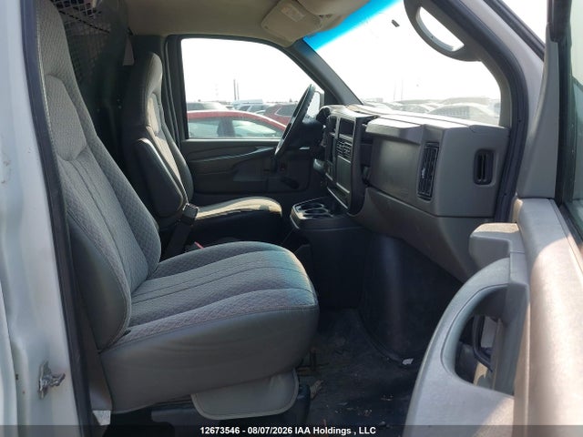 12673546 :رقم المزاد ، 1GCGG25U271203624 vin ، 2007 Chevrolet Express G2500 مزاد بيع