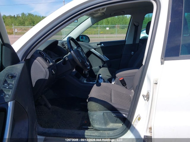 WVGHV7AX1FW575802 Volkswagen Tiguan S/se/sel/r-line