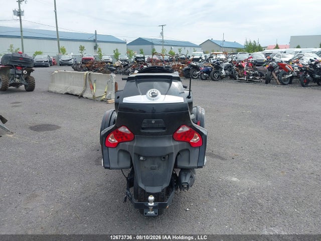 12673736 :رقم المزاد ، 2BXNBDD20FV003926 vin ، 2015 Can-am Spyder Roadster Rt/rt-s/s Series/ltd مزاد بيع
