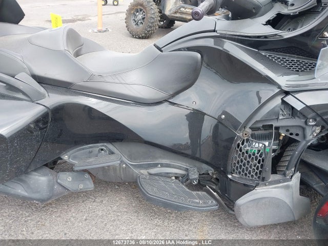 12673736 :رقم المزاد ، 2BXNBDD20FV003926 vin ، 2015 Can-am Spyder Roadster Rt/rt-s/s Series/ltd مزاد بيع