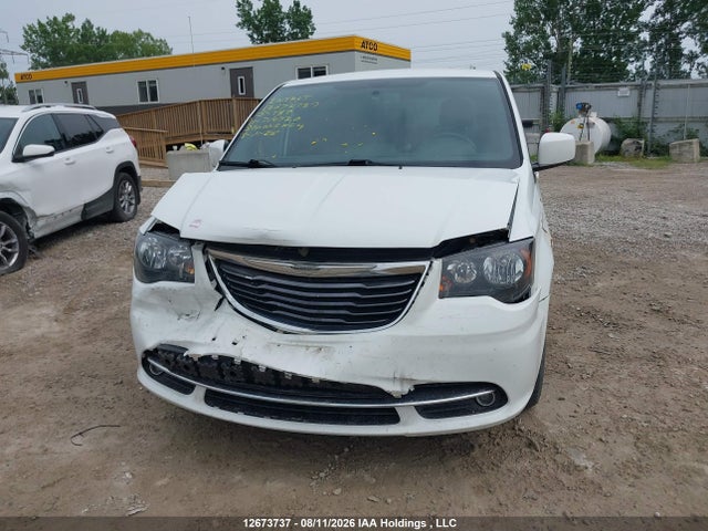 2015 Chrysler Town & Country მანქანა იყიდება აუქციონზე, vin: 2C4RC1HG5FR714730, აუქციონის ნომერი: 12673737