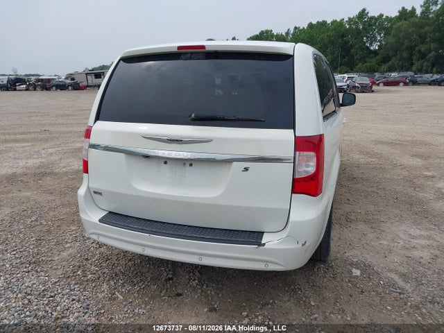 2015 Chrysler Town & Country მანქანა იყიდება აუქციონზე, vin: 2C4RC1HG5FR714730, აუქციონის ნომერი: 12673737