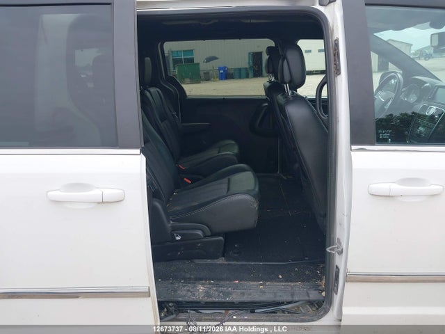 2015 Chrysler Town & Country მანქანა იყიდება აუქციონზე, vin: 2C4RC1HG5FR714730, აუქციონის ნომერი: 12673737