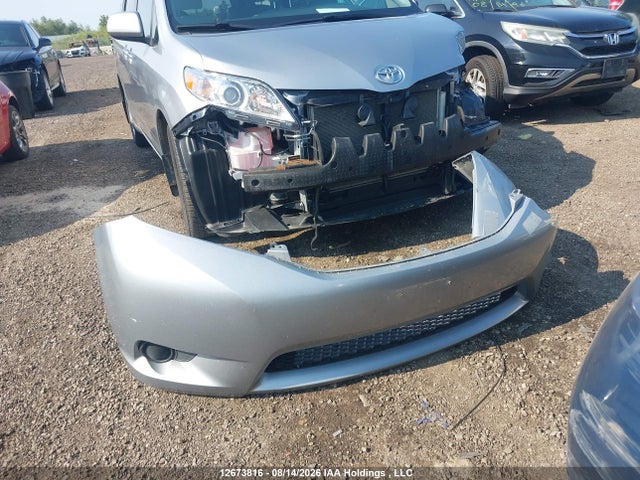 12673816 :رقم المزاد ، 5TDKZ3DC4HS826489 vin ، 2017 Toyota Sienna Le V6 مزاد بيع