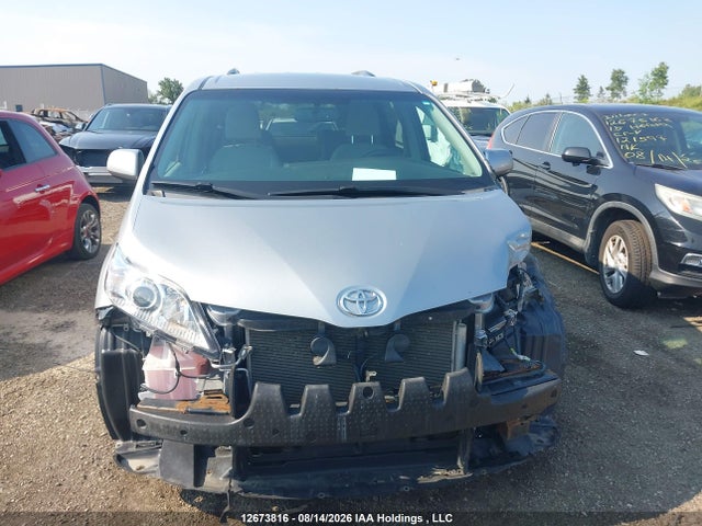 12673816 :رقم المزاد ، 5TDKZ3DC4HS826489 vin ، 2017 Toyota Sienna Le V6 مزاد بيع